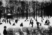 Enfants dans la première neige, Paris 1955 [Children in the first snow]